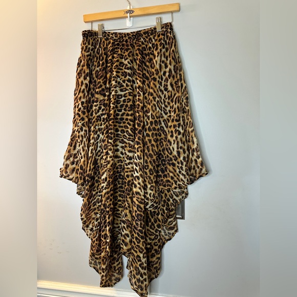 Jessica Taylor Dresses & Skirts - Asymmetrical flowy middy Leopard Print Skirt